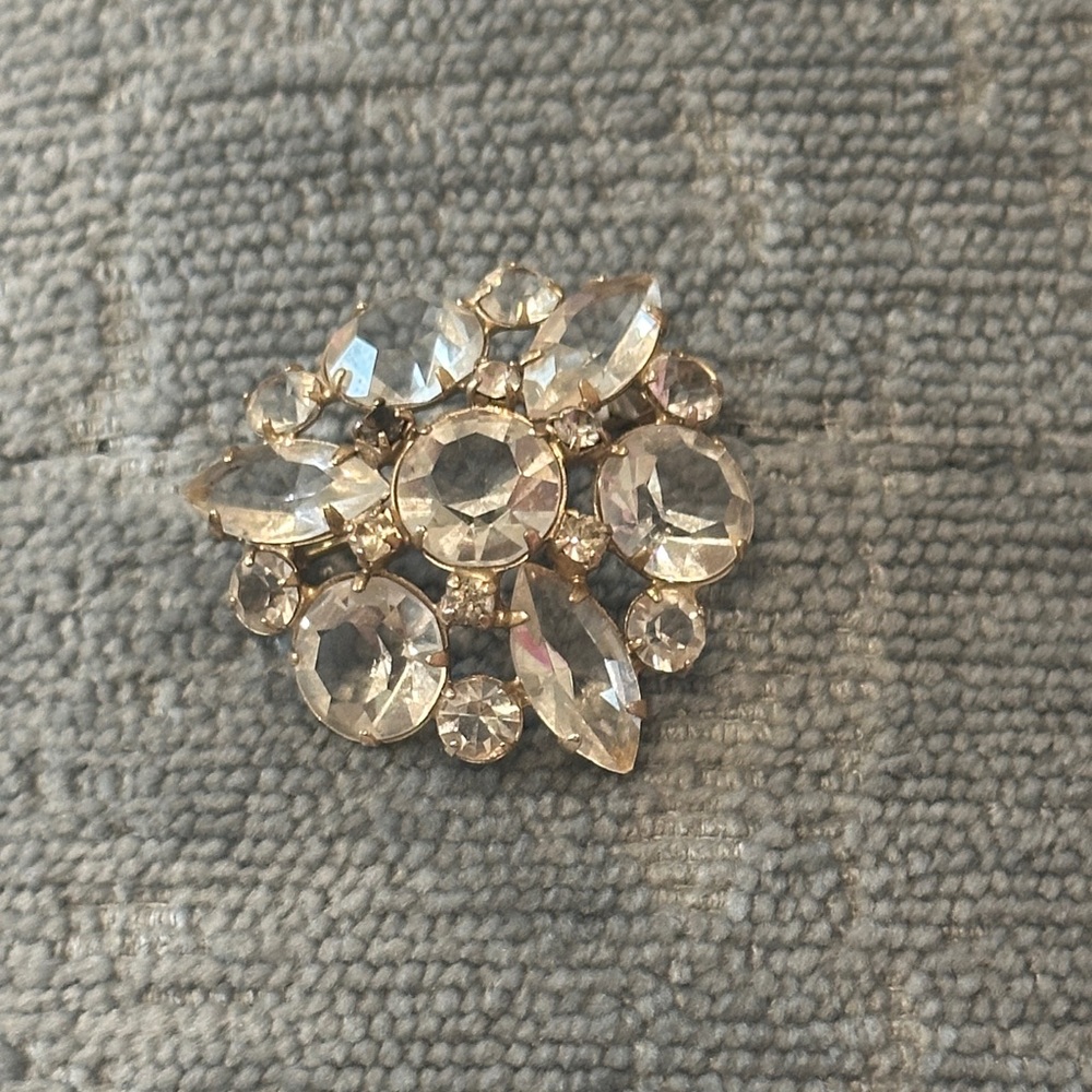 Vintage Glass Goldtone Brooch
